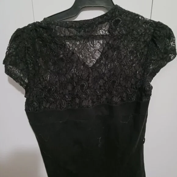 Reitmans Petit Short Sleeve Black Top with Lace Detail Women's Size 6 - Picture 2 of 4
